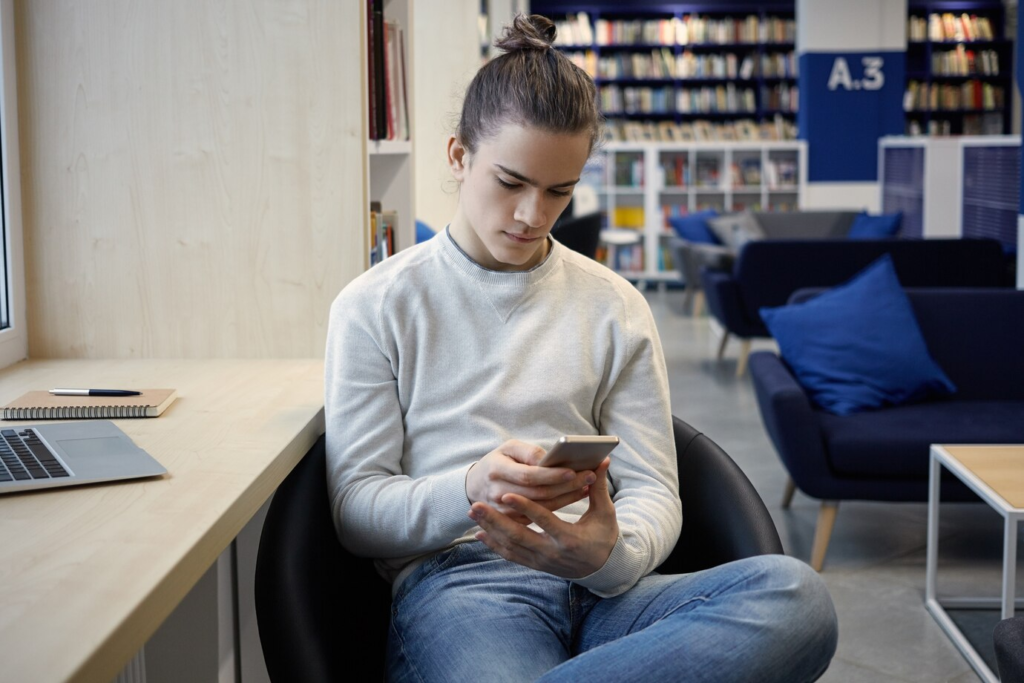 Redes sociais na vida acadêmica: benefícios e riscos - ESAMC