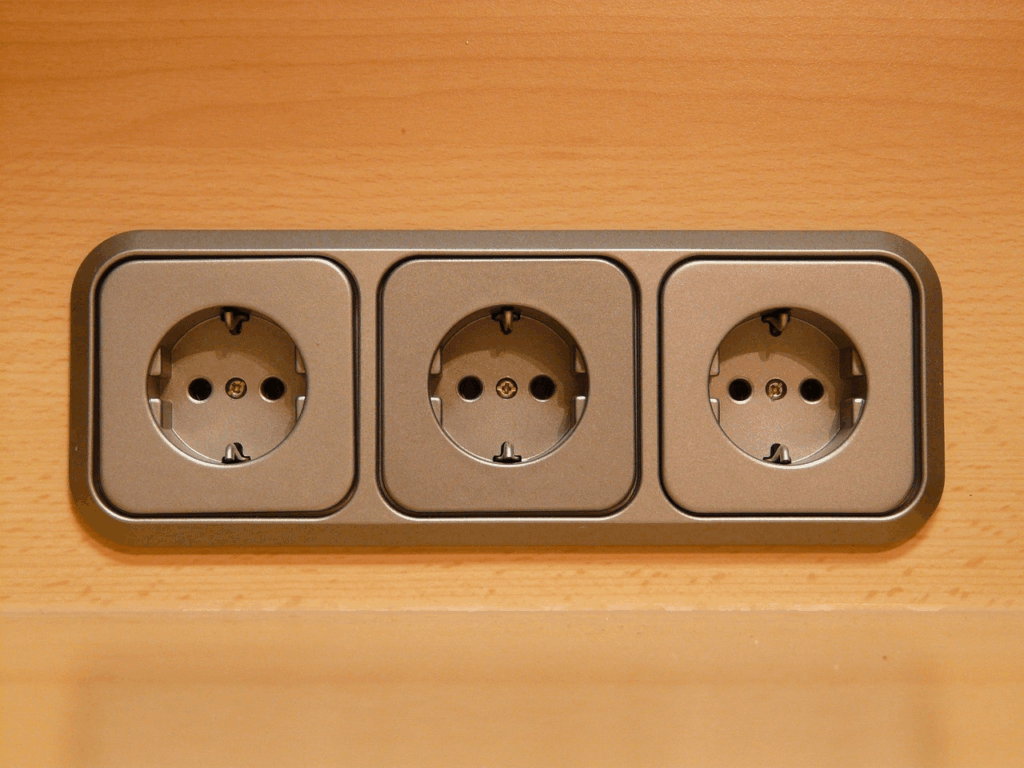 Interruptores e tomadas: por que investir em itens inteligentes?