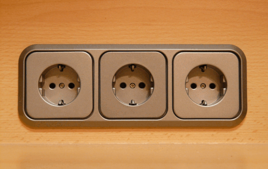 Interruptores e tomadas: por que investir em itens inteligentes?