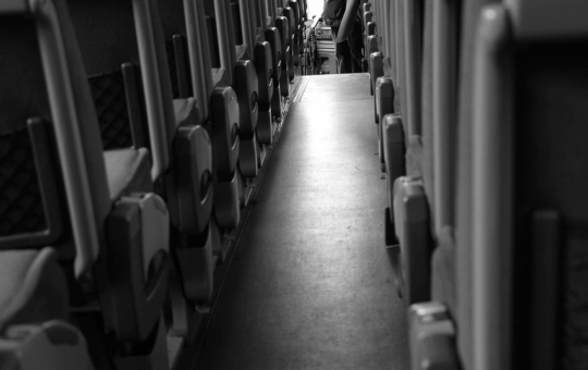 Ônibus: fretar vale a pena para grupos e famílias?